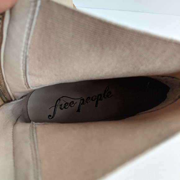 NEW Free People Arlo Santa Fe Chelsea Boot in Natural - Picture 5 of 8